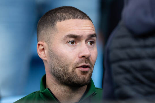 GAIS målvakt Mergim Krasniqi på läktaren