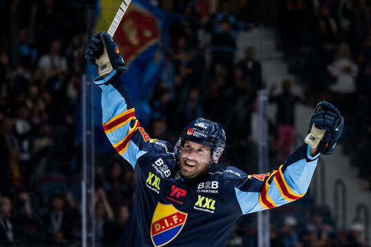 Djurgårdens Dick Axelsson jublar