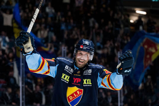 Djurgårdens Dick Axelsson jublar
