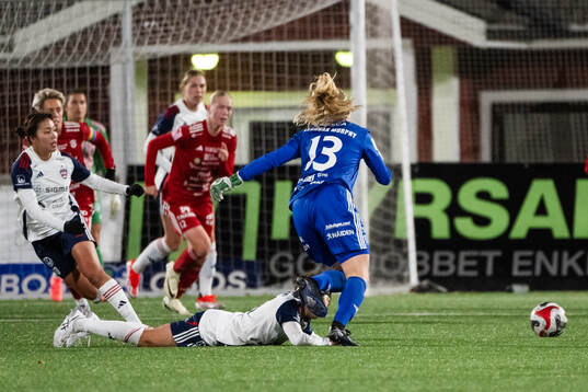 FC Rosengårds Mai Kadowaki och Piteås målvakt Samantha