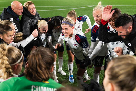 FC Rosengårds Olivia Schough och Caroline Seger jublar