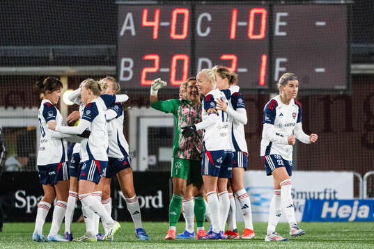 FC Rosengårds Caroline Seger och Olivia Schough jublar med