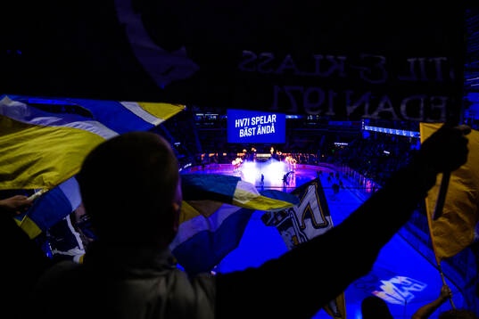 HV71s spelare gör entré