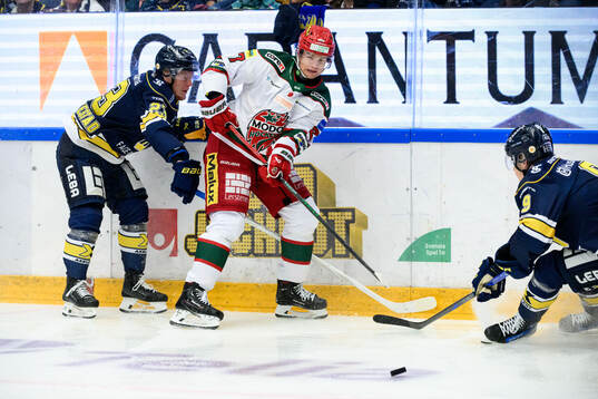 HV71s Åke Stakkestad och MoDos Mattias Norlinder