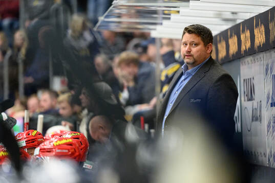 MoDos tränare Mattias Karlin