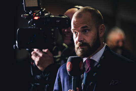 Sanny Lindström, kommentator på TV4 som får hoppa in som
