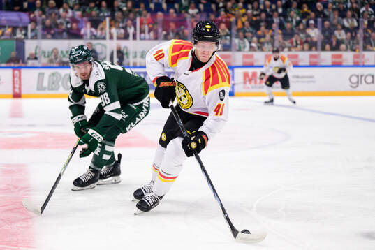 Färjestads Marian Studenic och <rr40<under ishockeymatchen