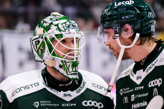 Färjestads målvakt Maxime Lagacé och August Tornberg