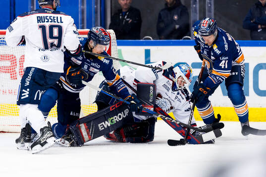 Linköpings målvakt Jesper Myrenberg mot Växjös Otto