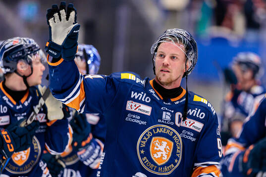 Växjös Joel Persson jublar
