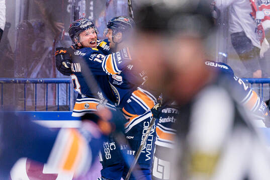 Växjös Dylan McLaughlin och Manuel Ågren jublar