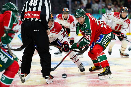 Örebros Glenn Gustafsson och Frölundas Mikael Ruohomaa