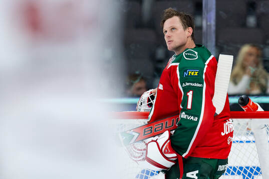 Frölundas målvakt Lars Johansson deppar