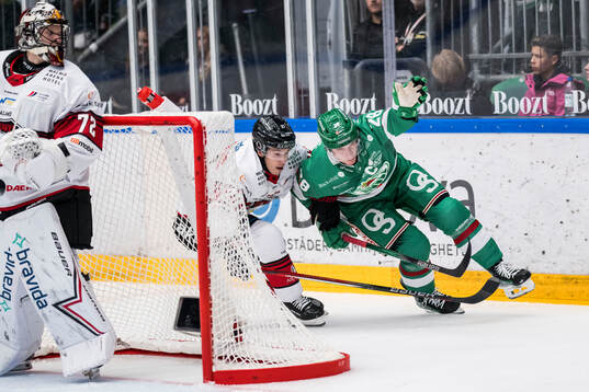 Malmö Redhawks Henrik Haapala och Rögles Anton Bengtsson