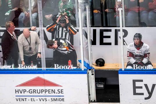 Malmö Redhawks William von Barnekow i utvisningsbåset