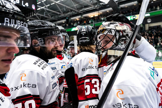 Malmö Redhawks målvakt Daniel Marmenlind jublar