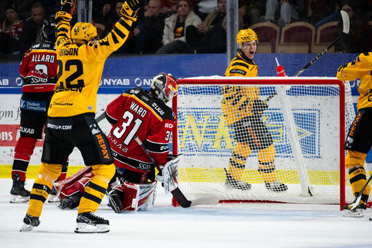Skellefteås Oskar Vuollet jublar