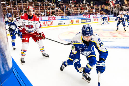Timrås Maximilian Eisenmenger och Leksands Justin Glenn