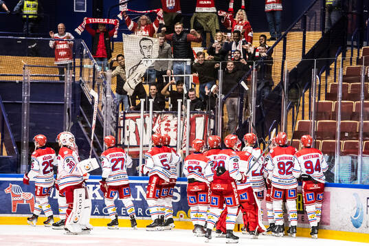 Timrås spelarna jublar