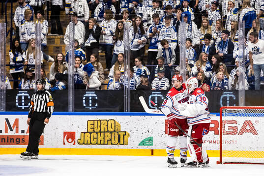 Timrås Didrik Strömberg och Timrås målvakt Jacob