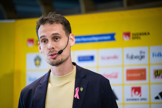 Head coach Daniel Bäckström of the