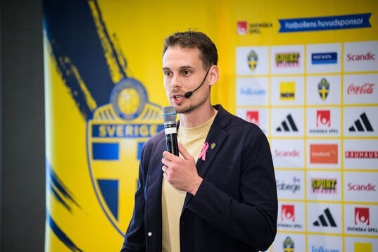 Head coach Daniel Bäckström of the