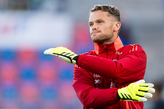Jacob Storevik of Vålerenga warms up
