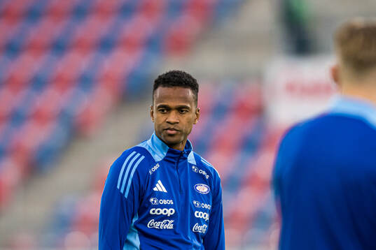 Ola Williams Kamara of Vålerenga warms up