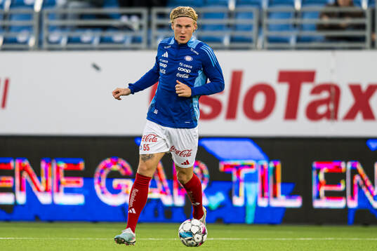 Sebastian Jarl of Vålerenga warms up