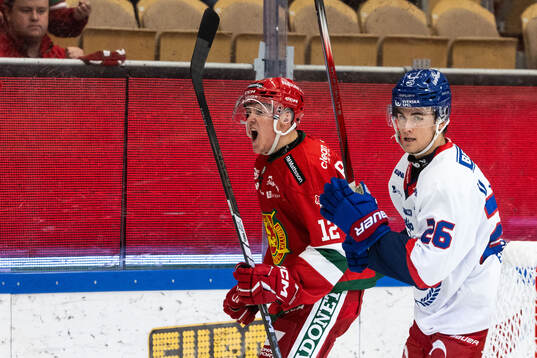 Moras Filip Björkman jublar och IK Oskarshamns Ville