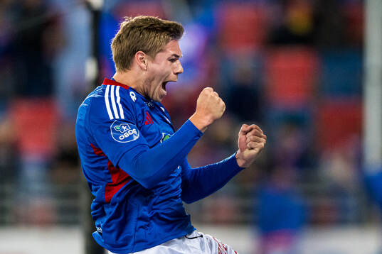 Mees Rijks of Vålerenga celebrates