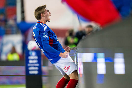 Mees Rijks of Vålerenga celebrates