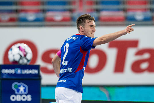 Christian Borchgrevink of Vålerenga celebrates