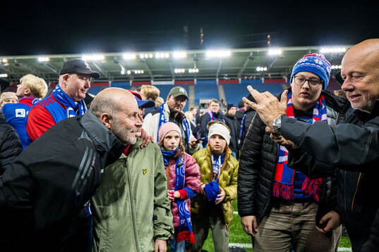 Geir Bakke, head coach of Vålerenga, celebrates promotion