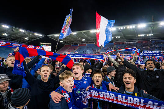 Mees Rijks of Vålerenga celebrates promotion to the