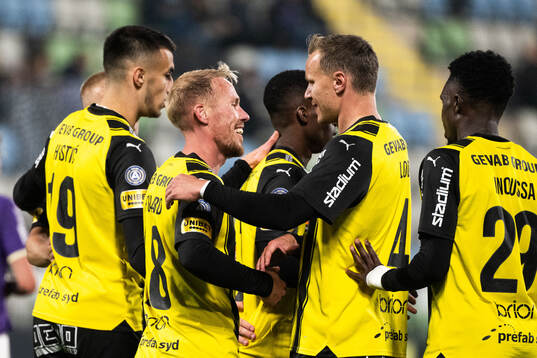 Häckens Mikkel Rygaard Jensen jublar med Marius Lode