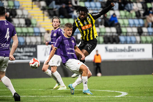 IK Tords Andreas Karlsson och Häckens Jeremy Agbonifo