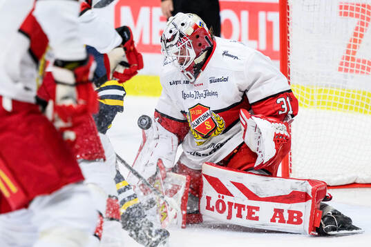 Almtunas målvakt Oskar Blomgren