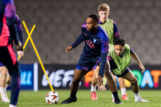 Isaac Kiese Thelin and Adrian Skogmar of Malmö FF