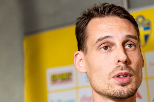 Head coach Daniel Bäckström of the