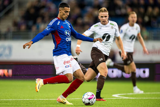 Jones El-Abdellaoui of Vålerenga scores the 1-0 goal