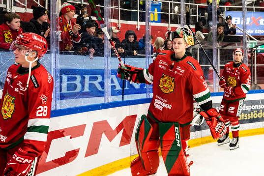 Moras målvakt Topias Leinonen jublar
