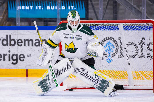 Östersunds målvakt Daniel Rosengren innan ishockeymatchen