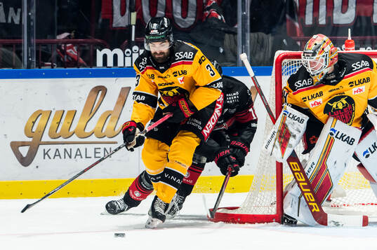 Luleås Frederic Allard och målvakt Joel Lassinantti och