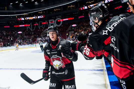 Malmö Redhawks Fredrik Händemark jublar