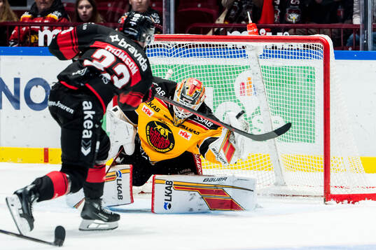 Malmö Redhawks Lassi Thomson och Luleås målvakt Joel