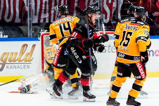 Malmö Redhawks Axel Sundberg jublar