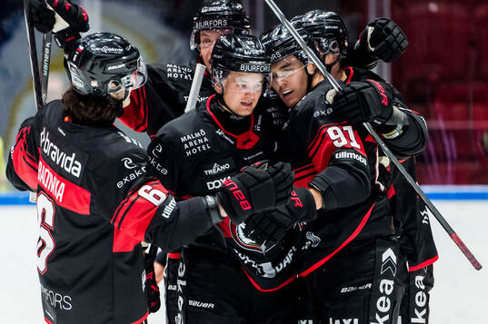Malmö Redhawks Axel Sundberg jublar