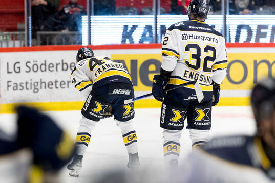 HV71s Hugo Fransson lämnar isen