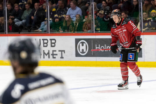Örebros Noah Steen lämnar isen